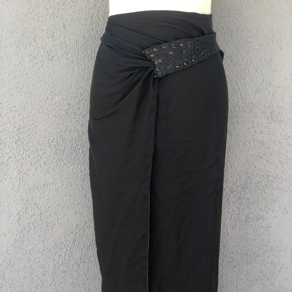 Adjusting silk skirt one size